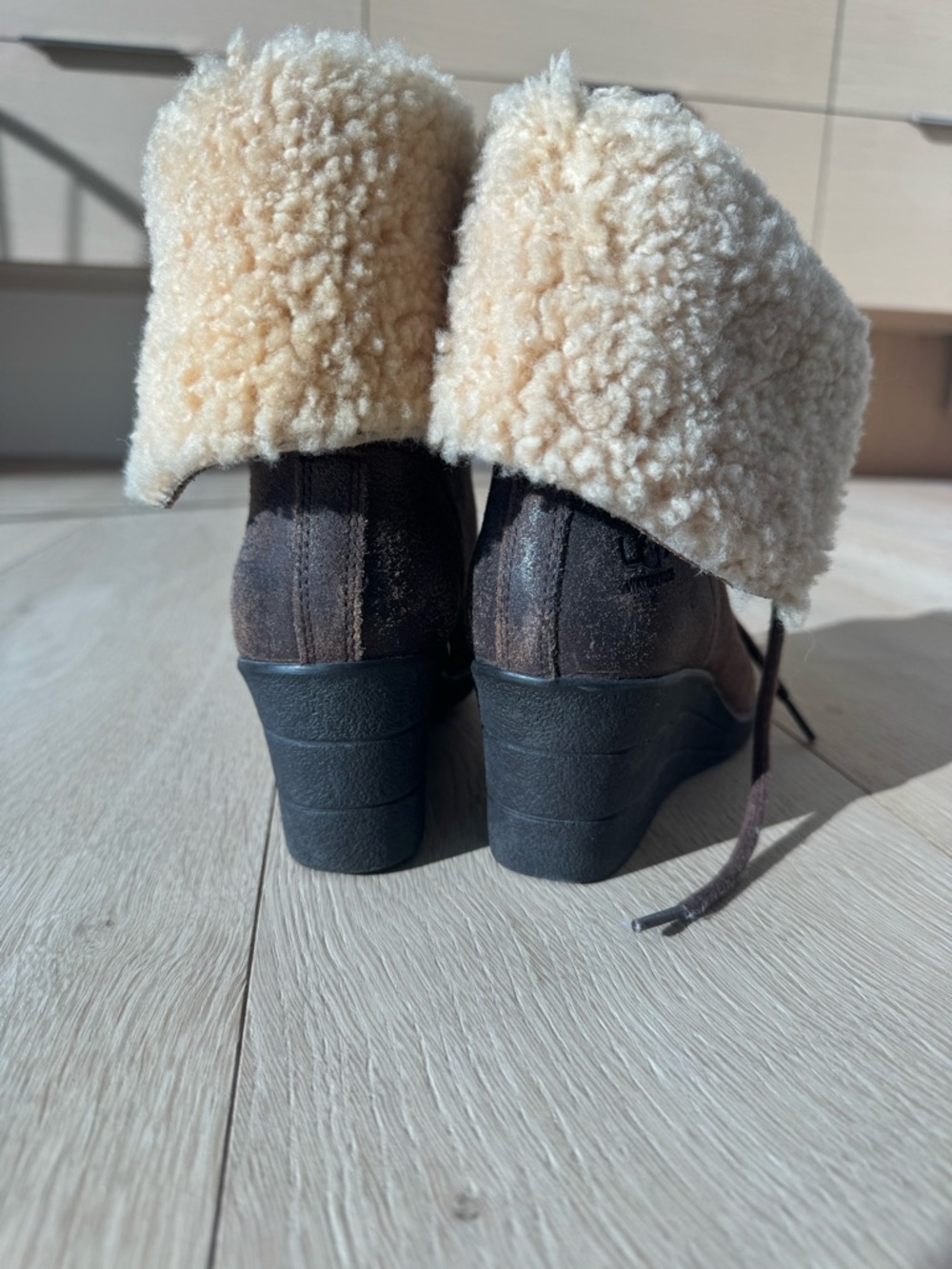 UGG Brown Lace-Up Wedge Ankle Boots with Cream Faux Fur Cuff - Picture 2 of 6